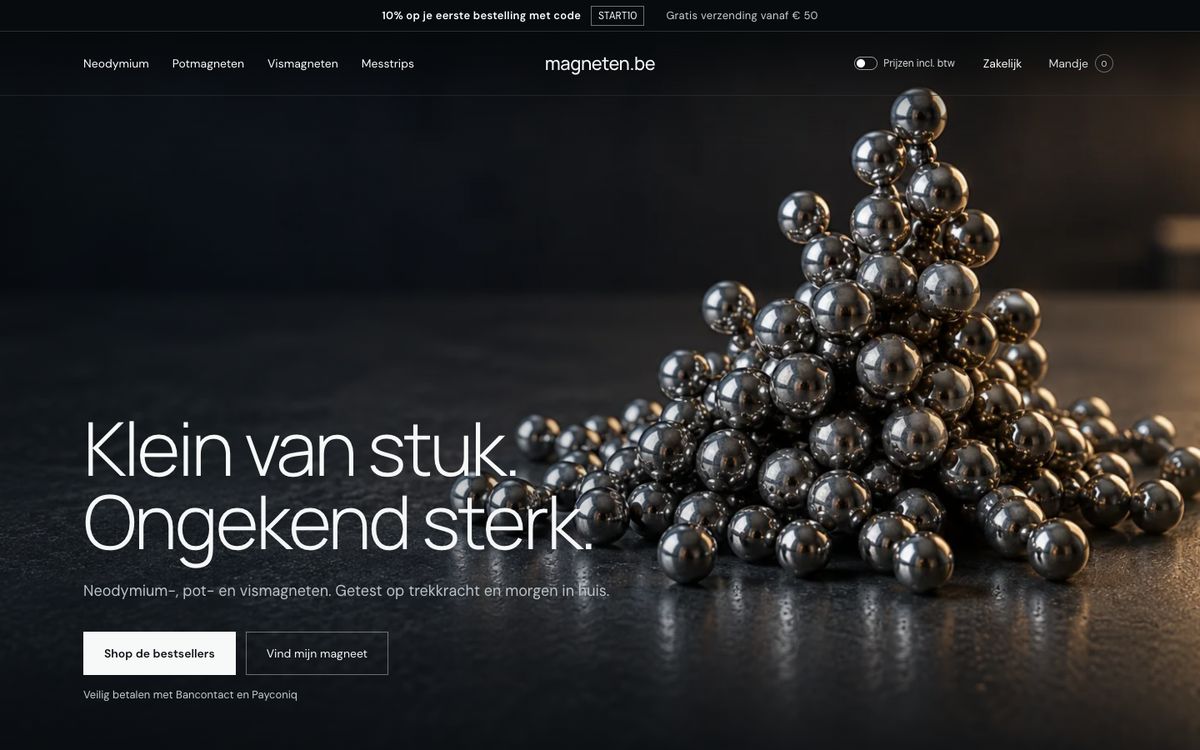 Onzichtbare Kracht op desktop: stalen kogels rond een verborgen magneet, met de titel Klein van stuk, ongekend sterk